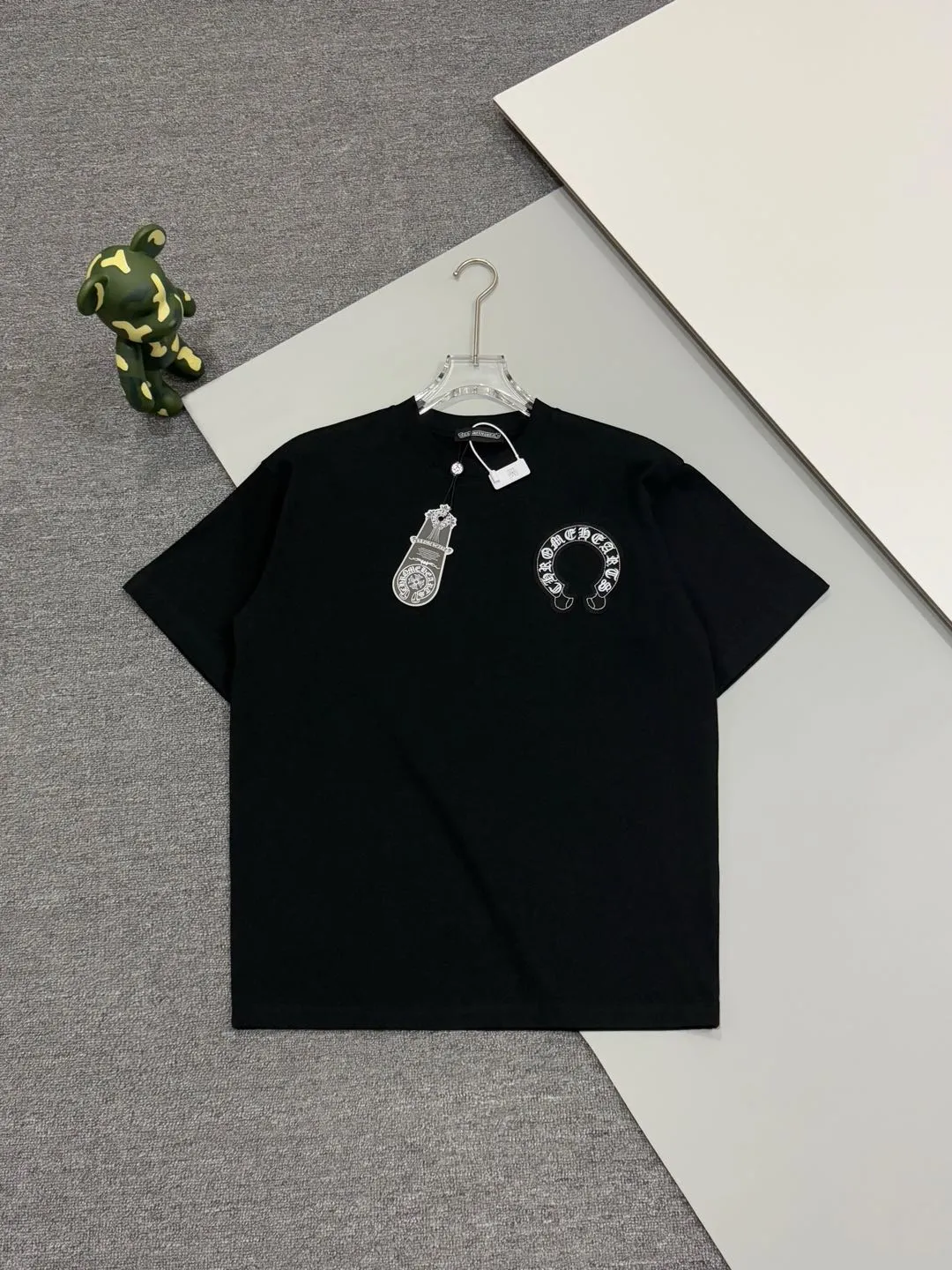 🅿️200 [High quality] Chrome hearts ss25 new first release latest short-sleeved round neck t-shirt, high-end customization, avant-garde and fashionable design! The front and rear panels of the brand logo are designed with heavy craftsmanship of burnt appliqué, ten rivets and one hundred thousand needle embroidery. High-end customized 280g fabric. Soft to the touch. Comfortable to wear. Exquisite stitching. Fine workmanship. The upper body effect is incomparably handsome! Same style for men and women, color: white, black size: S to xL